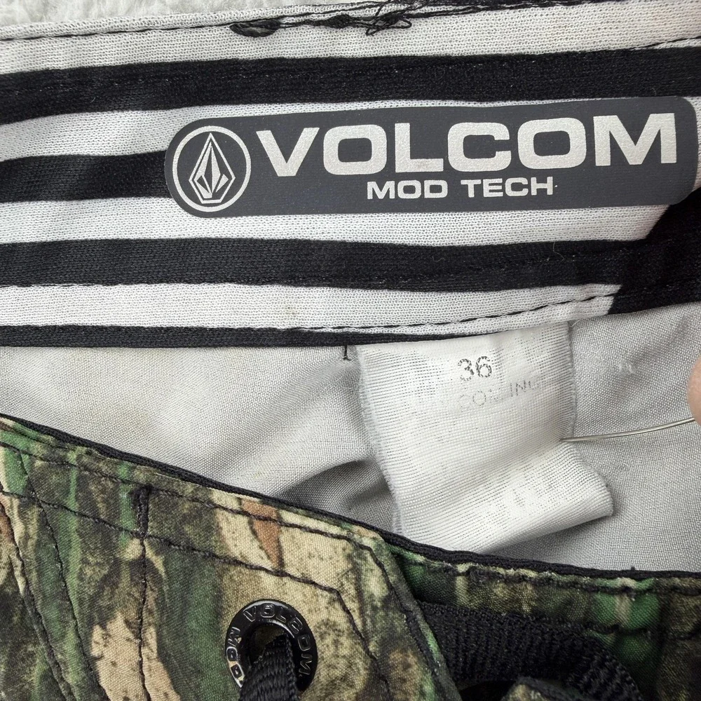 Volcom Board Shorts Mens 36 Black Camo Waist Mod Tech Surf Swim Trunks Hawaiian